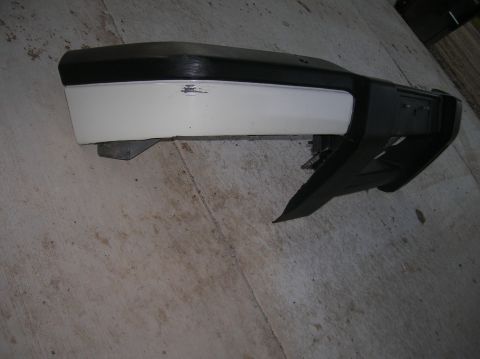 1999 Land Rover Discovery II - Front bumper assembly for a 1999 Land Rover Discovery II.
