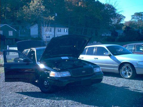 2000 Ford Crown Victoria - My 2000 P71. I want the wheels from that silver Vic! (Thanks to whomever put that cool smiley face ball on my 4.6.)
