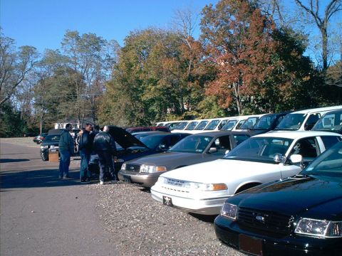 2000 Ford Crown Victoria - Checking out the latest mods.