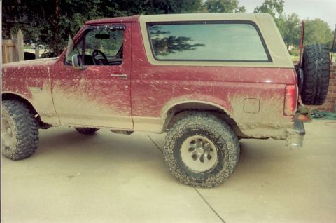 1995 Ford Bronco - This 1995 Ford Bronco is covered in mud after an offroad excursion.
