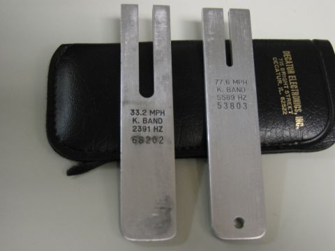 1991 Ford LTD Crown Victoria - Two tuning forks, likely for radar calibration, are shown with their associated speed and frequency markings.