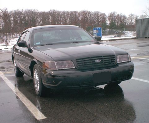 2000 Ford Crown Victoria - black vic