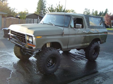 1978 Ford Bronco - This lifted 1978 Ford Bronco features aggressive off-road tires and a custom front bumper.