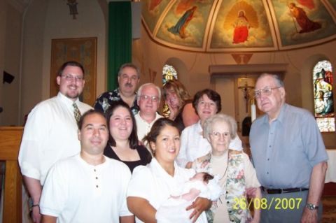 2000 Ford Crown Victoria - A family gathers for a photo in a church, with a date stamp of 26/08/2007 visible.