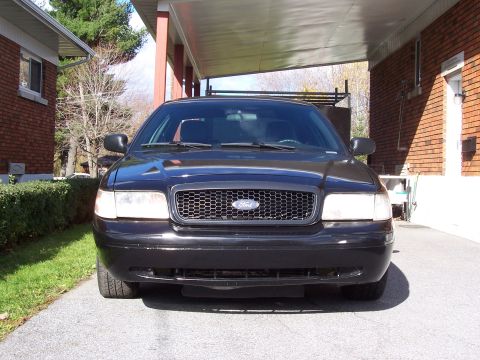 2003 Ford Crown Victoria photo