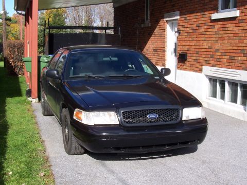 2003 Ford Crown Victoria photo