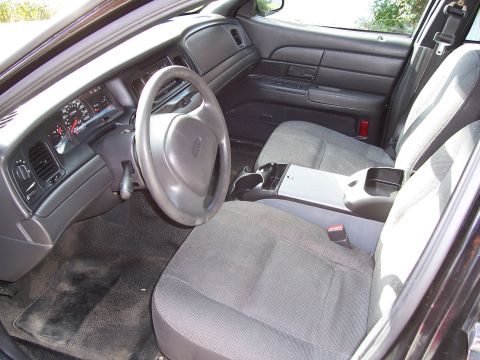 2003 Ford Crown Victoria photo