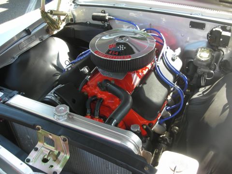 1998 Ford Crown Victoria - The engine bay features a powerful V8 engine with a prominent air cleaner and vibrant blue spark plug wires.