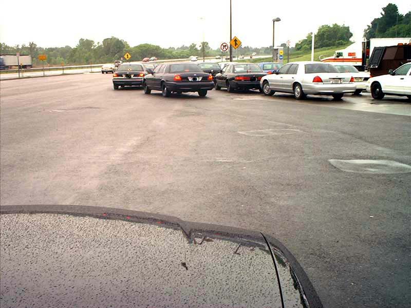 2000 Ford Crown Victoria, 3q-front view, dark color