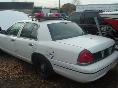 2000 Ford Crown Victoria photo