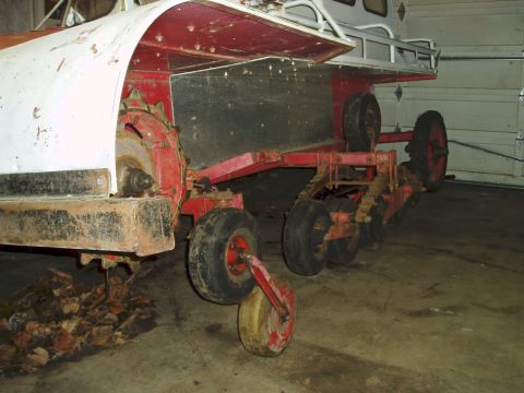 2000 Ford E350 - This vehicle appears to be a specialized snow removal machine, not a Ford E350.