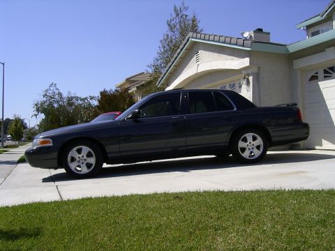 2005 Ford Crown Victoria photo