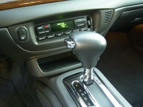 2005 Ford Crown Victoria photo