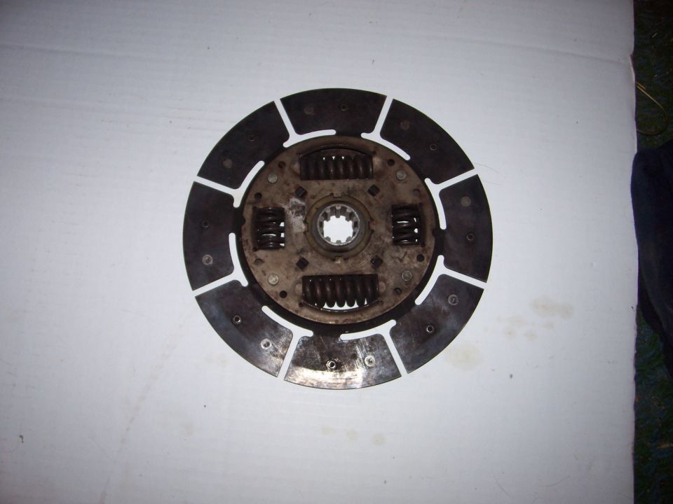 Clutch disc with springs and splined hub