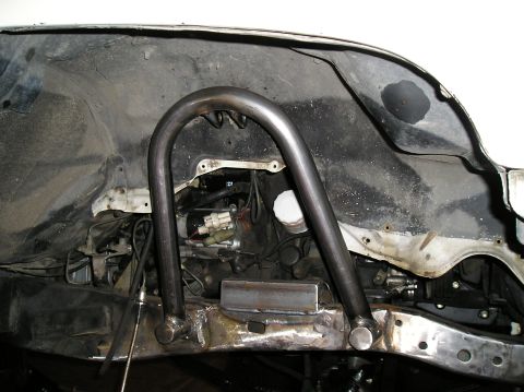 1986 Toyota Hilux - Custom front shock hoops are welded onto the vehicle's frame, showing a modification for off-road use.