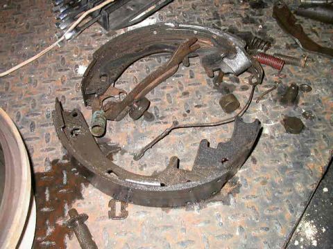1990 Ford Bronco - Mangled brake parts