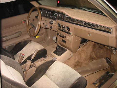1985 Subaru Brat - Ignore the interior bits on the floor; they're superfluous to operation. That inverted-J-shaped thing below the gear lever is the transfer…