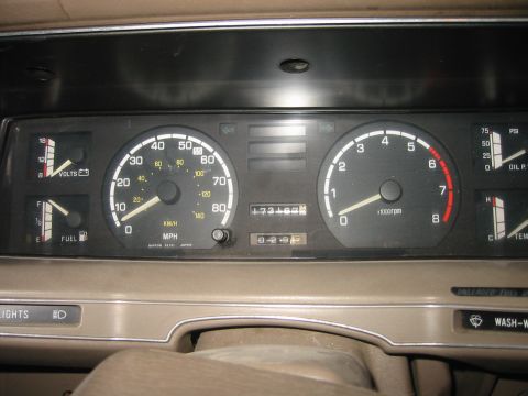 1985 Subaru Brat - Yes, it's switched off in this photo. 0psi of oil pressure is not its normal operating range, thank God.