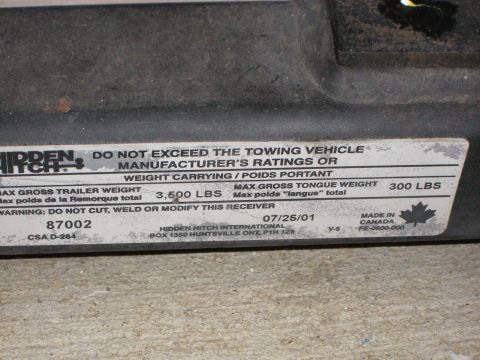 1995 Ford Bronco - This label details the weight capacities for a trailer hitch, indicating it's not a 1995 Ford Bronco.