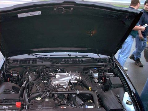 2000 Ford Crown Victoria - The engine compartment of a 2000 Ford Crown Victoria is displayed with the hood open.