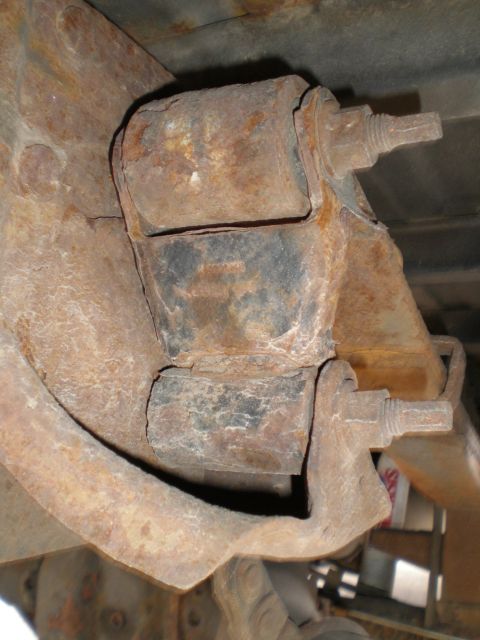 1980 Ford Bronco - How your tow vehicle's shackles should look...(provided you live in the salt belt and are used to the shear rust it causes)