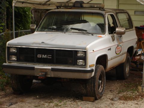 1989 Ford Bronco - This GMC Jimmy appears to be from the early 1980s, not a 1989 Ford Bronco.