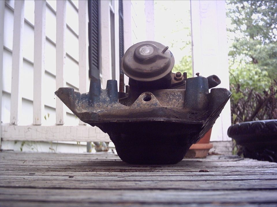 Intake manifold with vacuum actuator
