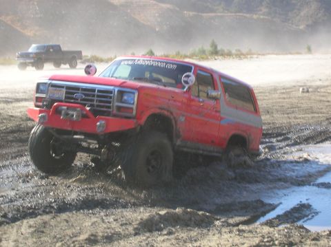 1985 Ford Bronco - playing around in two wheel drive.