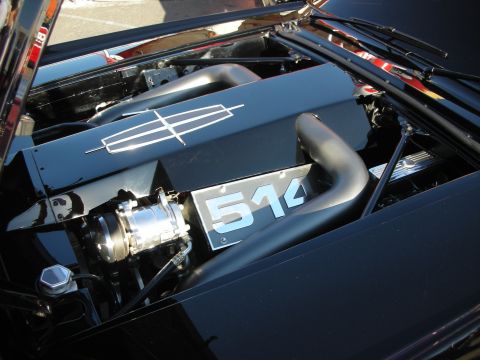 1998 Ford Crown Victoria - Smoothed black engine bay with a Lincoln star emblem and a polished 514 displacement plaque beside the air tubing.