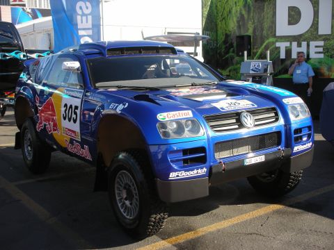 1998 Ford Crown Victoria - Front three-quarter view of the blue Volkswagen Red Bull rally truck number 305 with Castrol and BFGoodrich sponsor decals.
