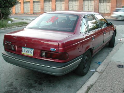 1991 Ford Taurus - Look at that rear!