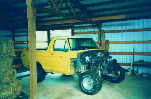 1978 Ford Bronco - A shot of it in it's new temporary home.