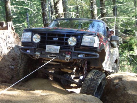 1978 Ford Bronco - Winching after breaking a yukon shaft