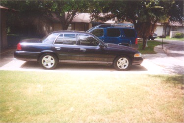 2002 Ford Crown Victoria photo