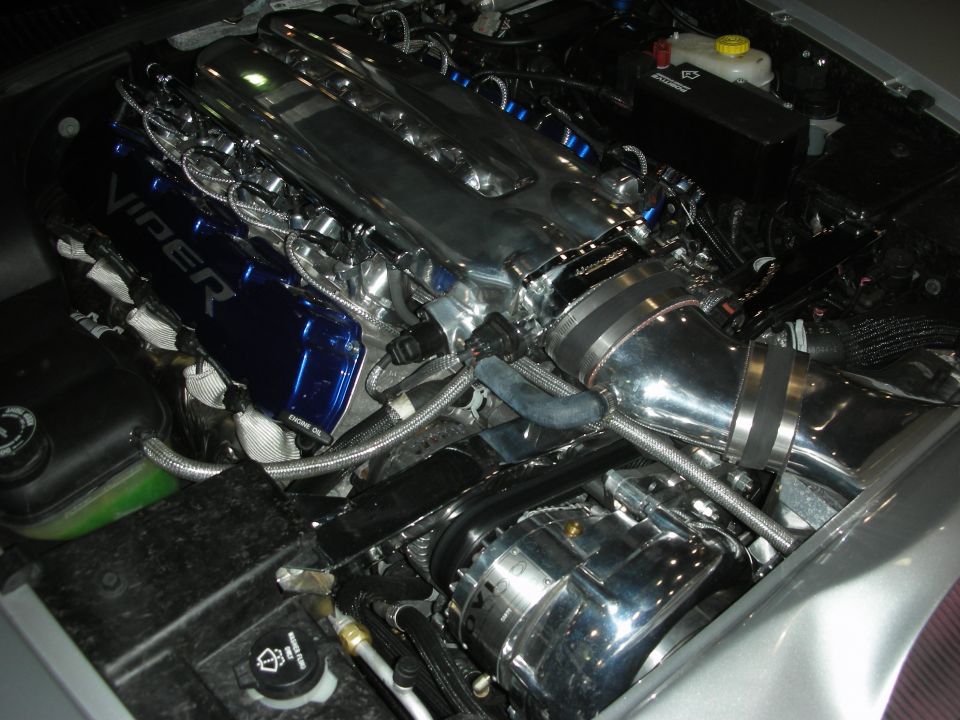 Polished V10 engine with blue Viper valve covers and large intake tubing