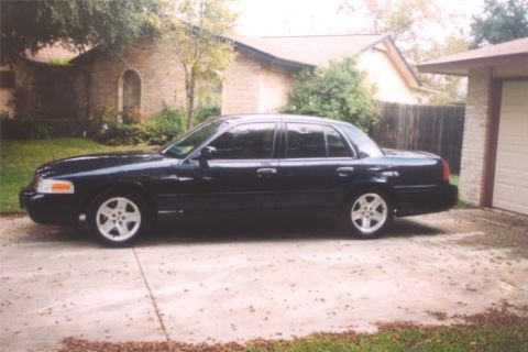 2002 Ford Crown Victoria photo
