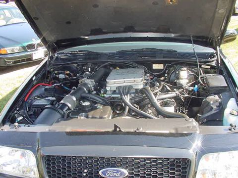 2001 Ford Crown Victoria photo