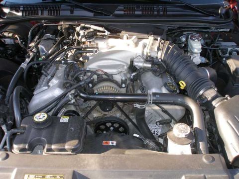 2001 Ford Crown Victoria - Note the underdrive pulleys.