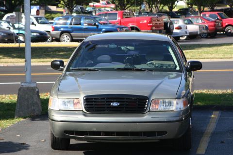 2001 Ford Crown Victoria - (Picture courtesy of MM2004.)