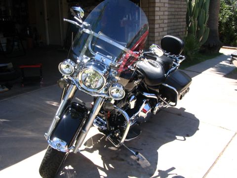 2006 Harley-Davidson FLH photo