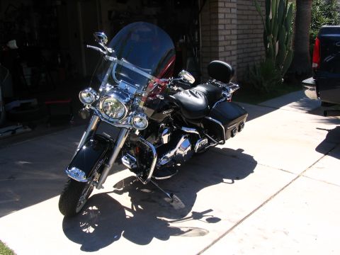 2006 Harley-Davidson FLH photo