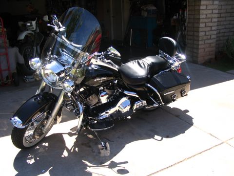 2006 Harley-Davidson FLH photo