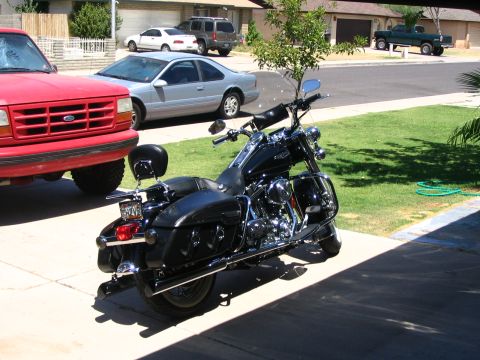 2006 Harley-Davidson FLH photo