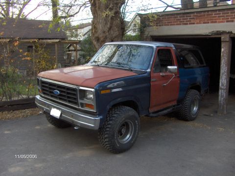 1986 Ford Bronco - 2 new doors and hood