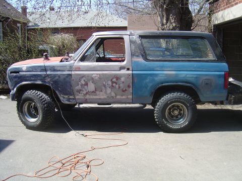1986 Ford Bronco - sand and prep for paint