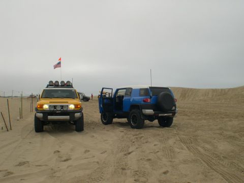 2007 Toyota FJ Cruiser - BigDougieDoug on the Left. Very Nice Rig!