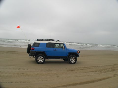2007 Toyota FJ Cruiser - Fjamming headed out.