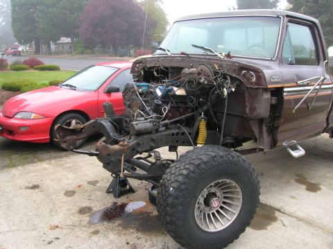 1978 Ford F-250 - This 1978 Ford F-250 pickup truck is shown with its engine removed, revealing the chassis and front suspension components.