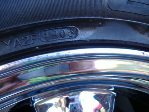 1999 Ford Mustang - Tire sidewall detail with DOT code and date code 1905 visible.