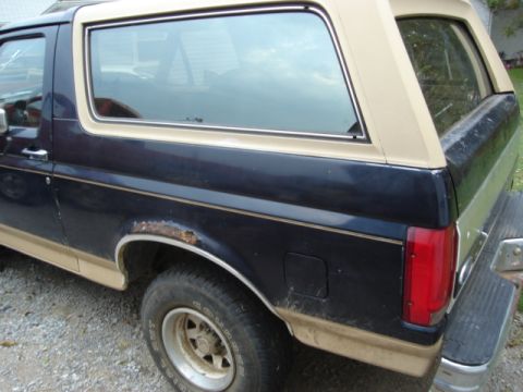1990 Ford Bronco - drivers rear. not the butt